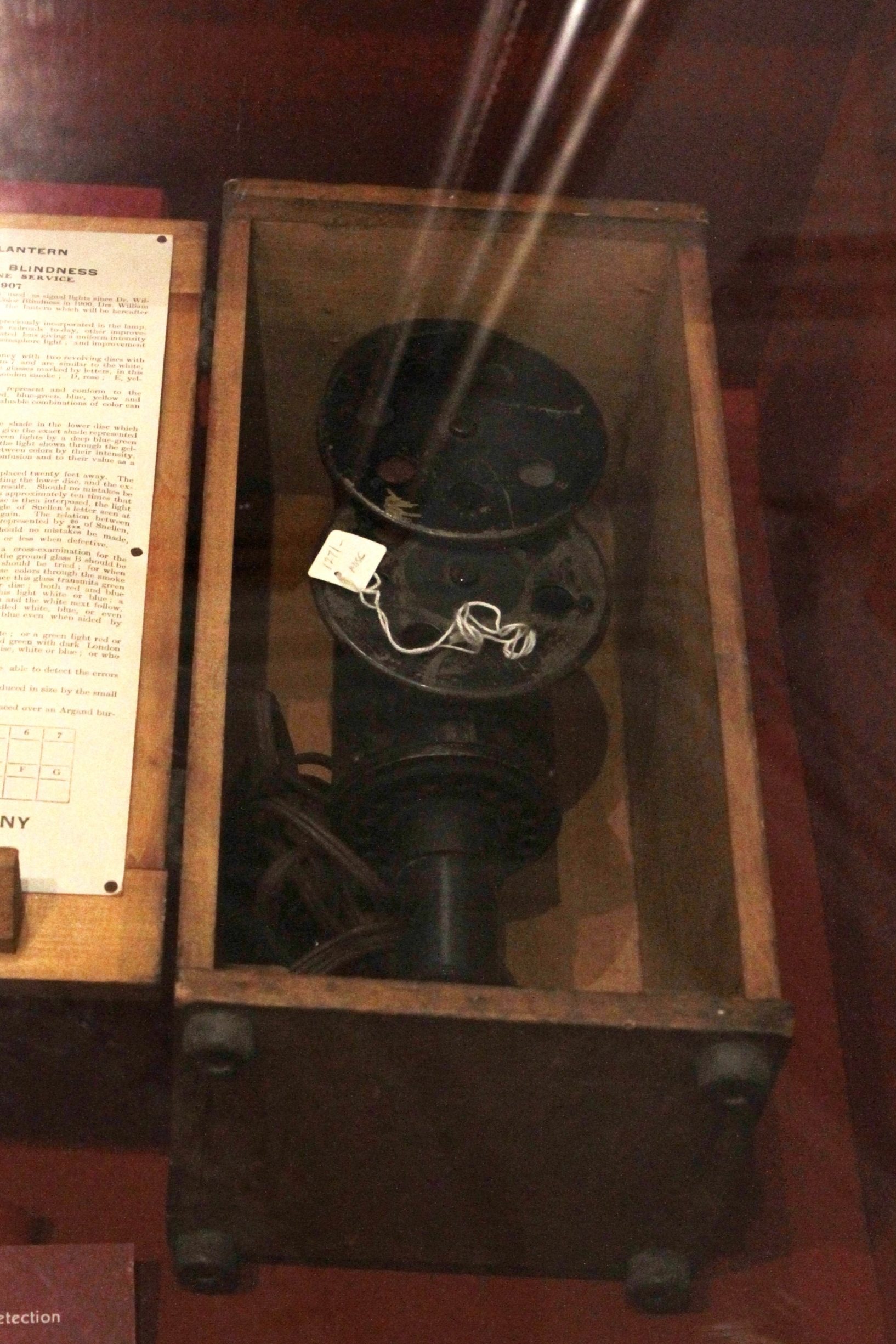 William Thomson's lantern for the Detection of Color Blindness, College of Physicians of Philadelphia - 02.JPG